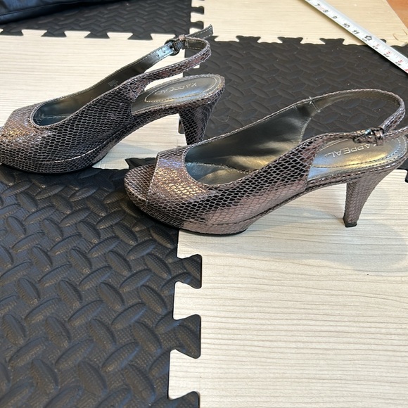 Xappeal womens kitten shoes open toe and ankle silver size 6.5 color pewter - Picture 4 of 8